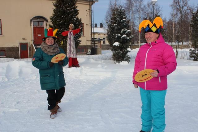 Становись, честной народ, в наш весенний хоровод! Pellet (Elena Nechaeva ja Irina Saraykina) avasivat juhlan. 