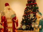 Чтобы получить от Деда Мороза и Снегурочки подарки, нужно сначала отгадать трудные загадки!